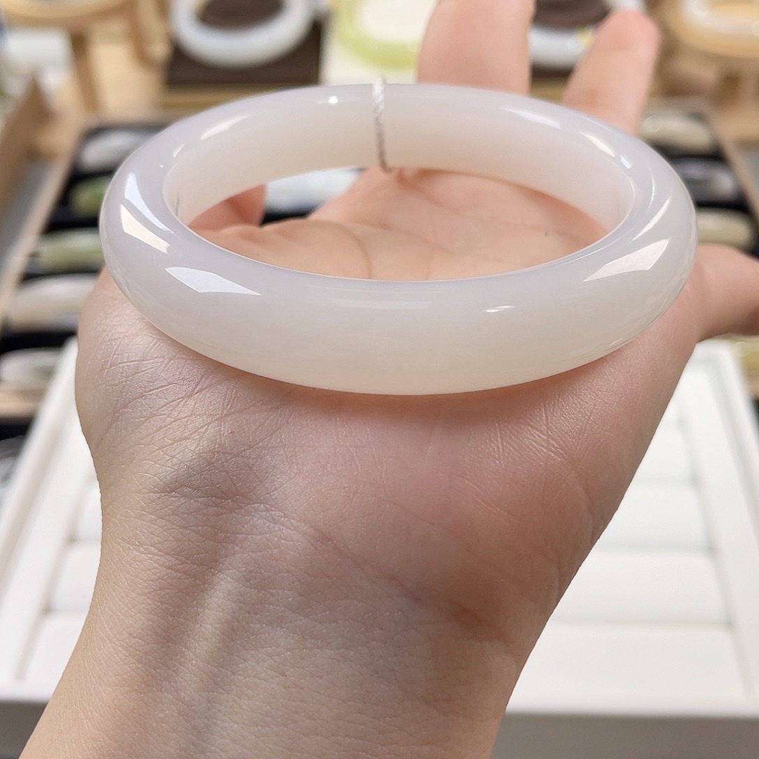 和田玉未镶嵌手镯