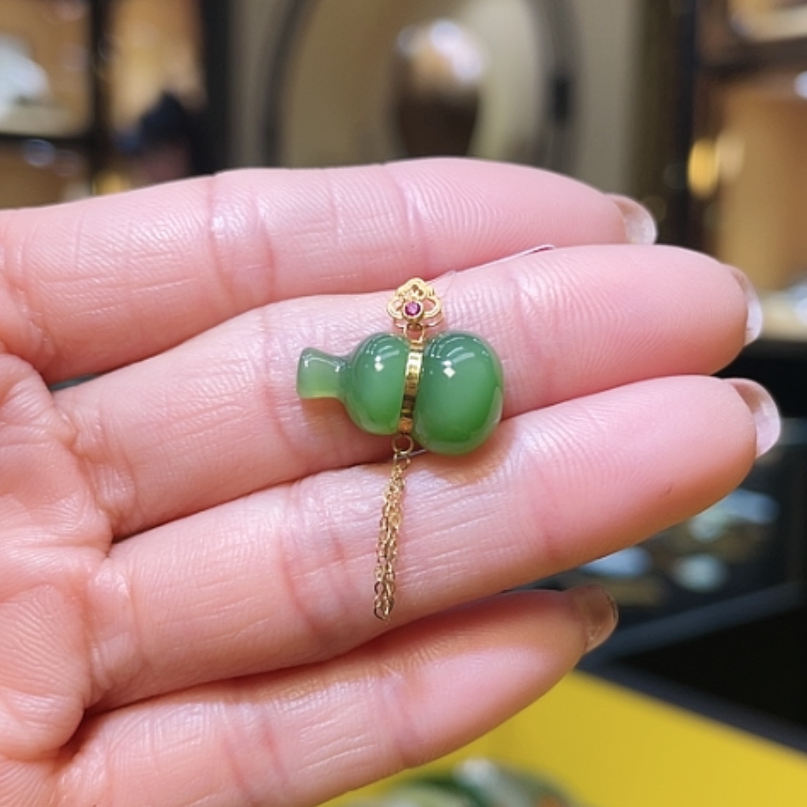 【闪购商品】和田玉颈饰18K金镶嵌葫芦