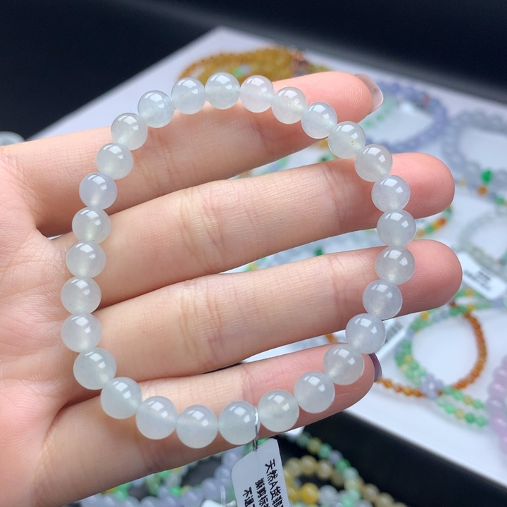 翡翠手镯未镶嵌卡