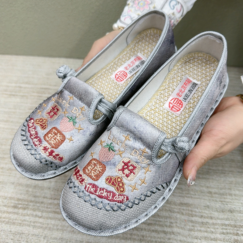 老北京布鞋女新款国风绣花鞋百搭休闲鞋透气单鞋一脚蹬舒适妈妈鞋