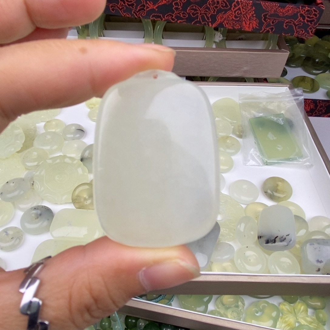 x***肖蛇纹石玉未镶嵌颈饰