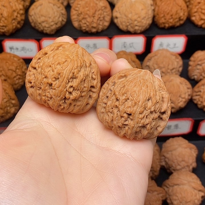 文玩核桃把件绣球42全品