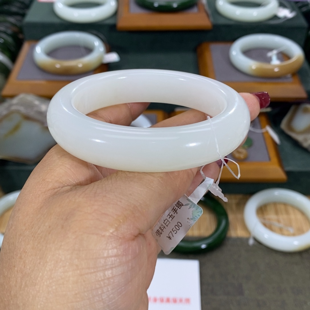 和田玉手镯未镶嵌