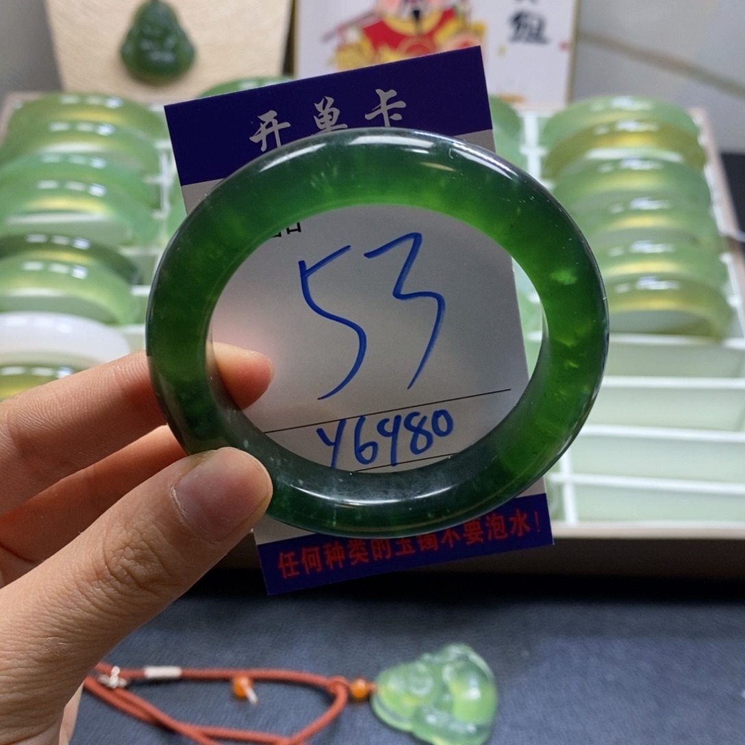 蛇纹石玉手镯未镶嵌