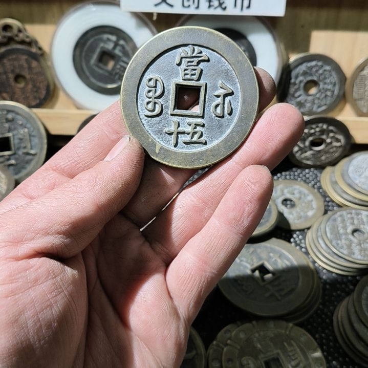 男***任翻砂铸造现代工艺品