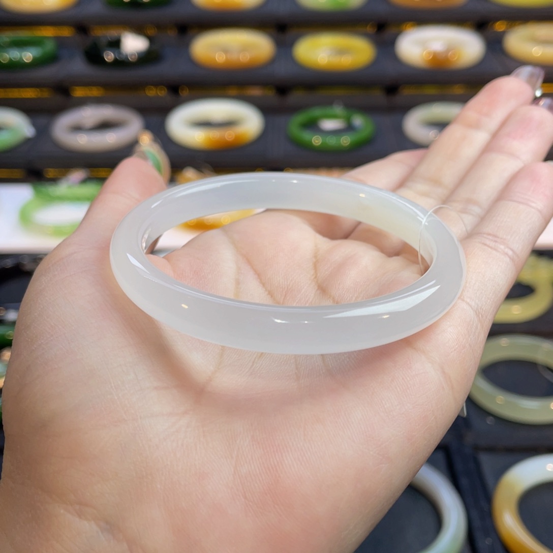 和田玉手镯未镶嵌g****子