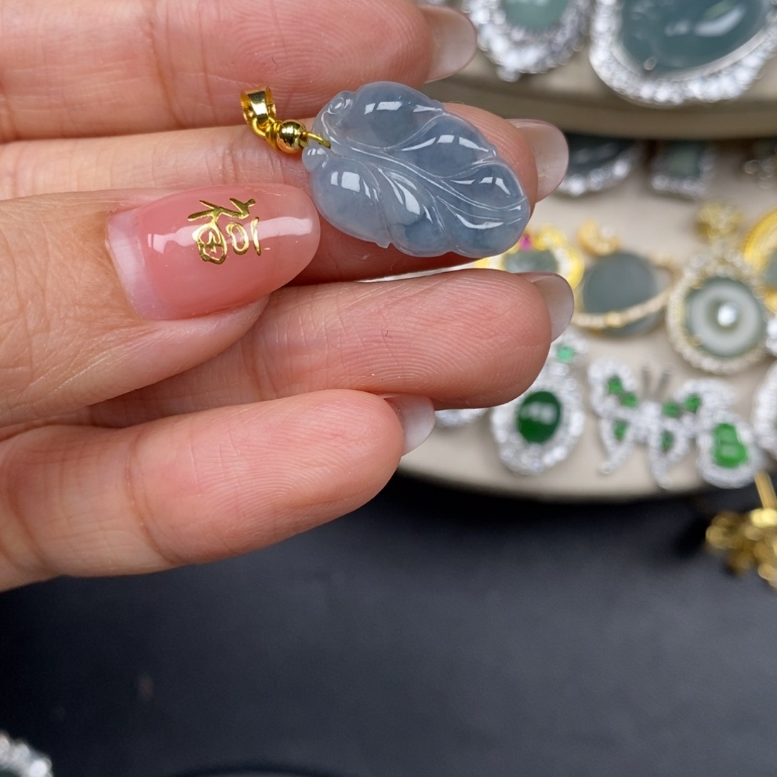 翡翠颈饰未镶嵌翡翠