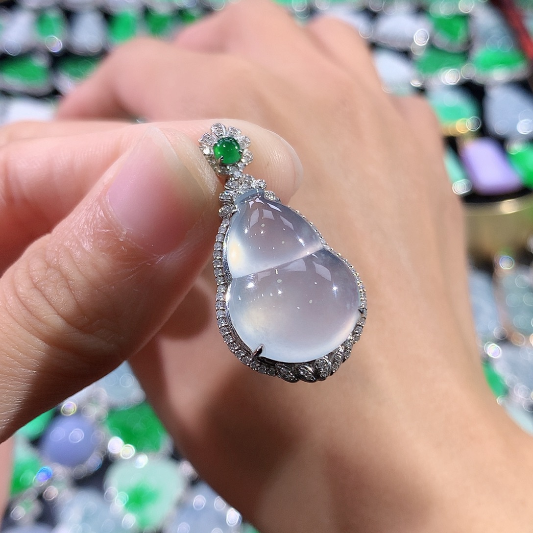 翡翠18K金镶嵌颈饰