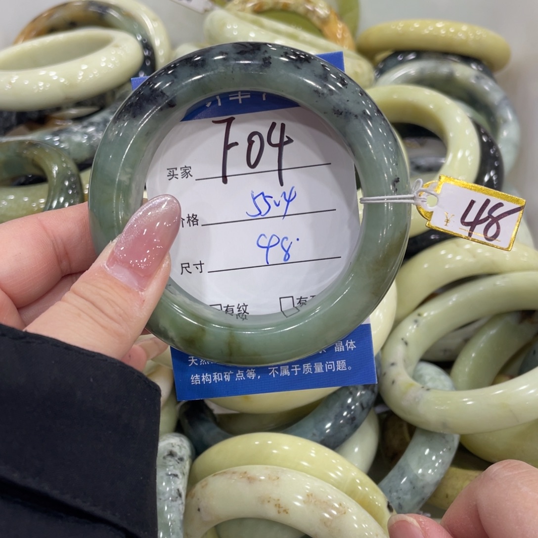 蛇纹石玉未镶嵌手镯