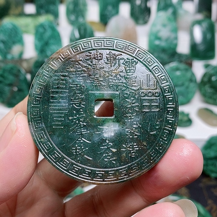 未镶嵌独山玉颈饰