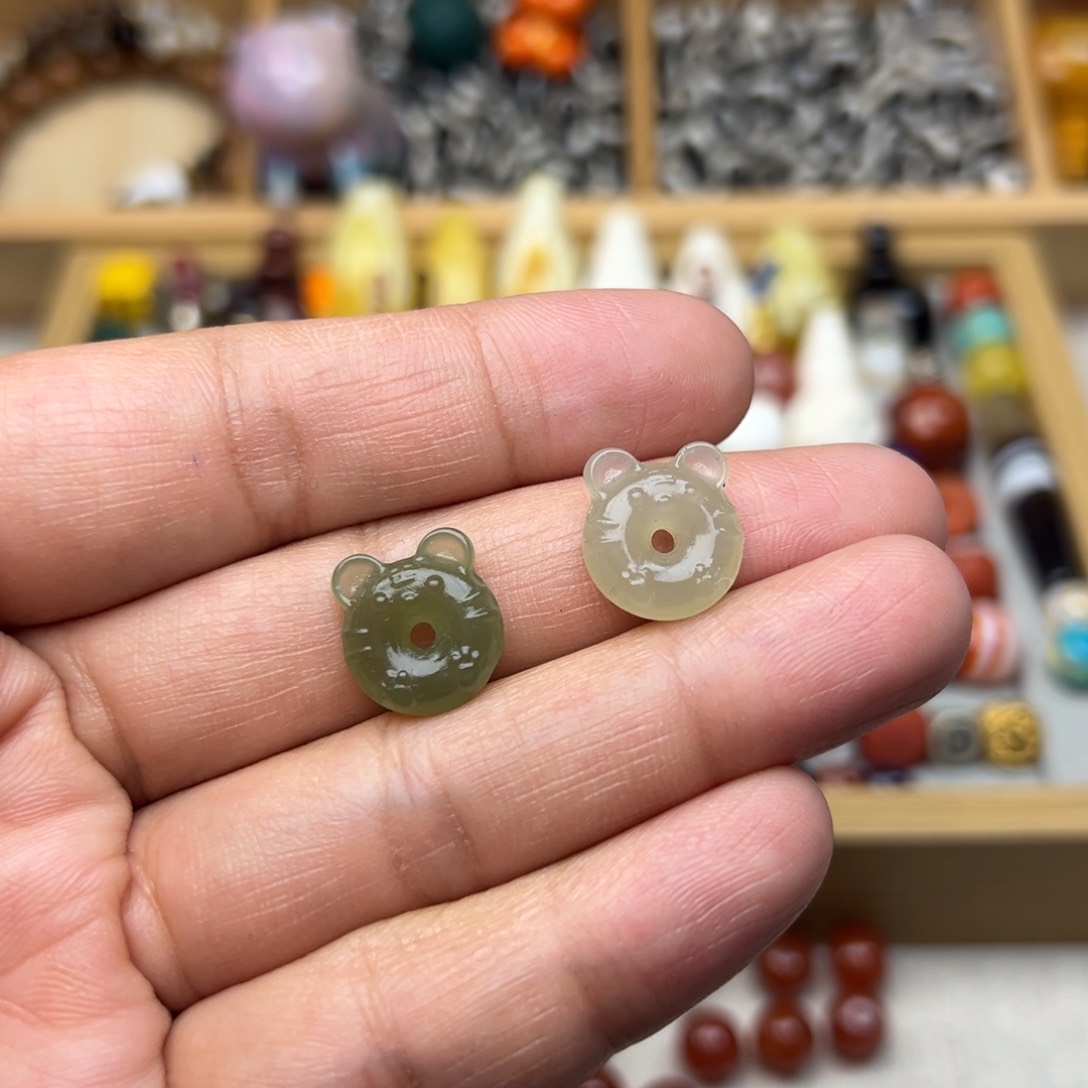 和田玉虎扣子未镶嵌多样性发其中一颗