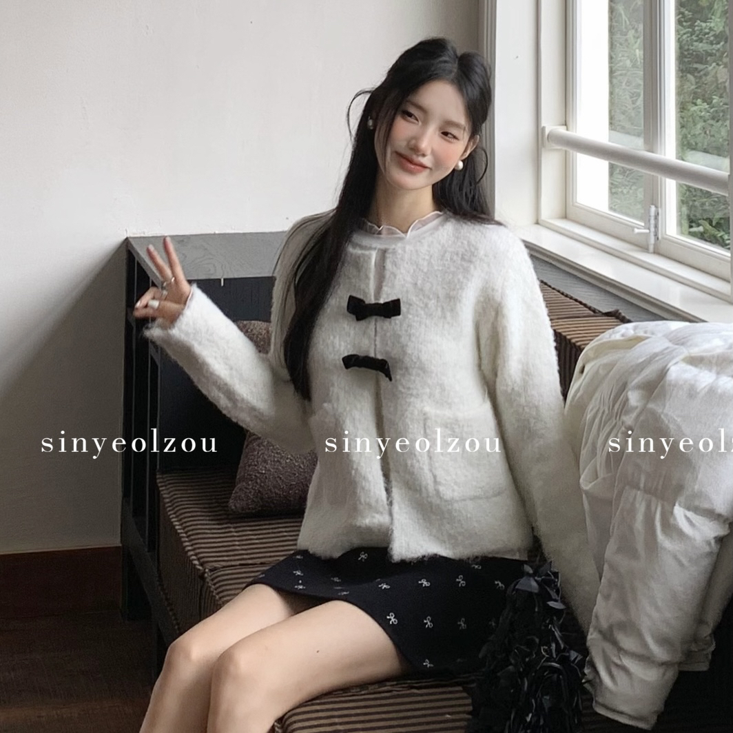 sinyeolzou 甜美奶白12%羊毛丝绒蝴蝶结毛衣 #2188