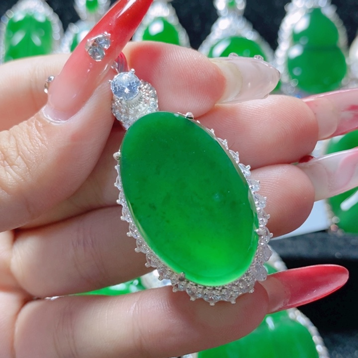 翡翠颈饰未镶嵌