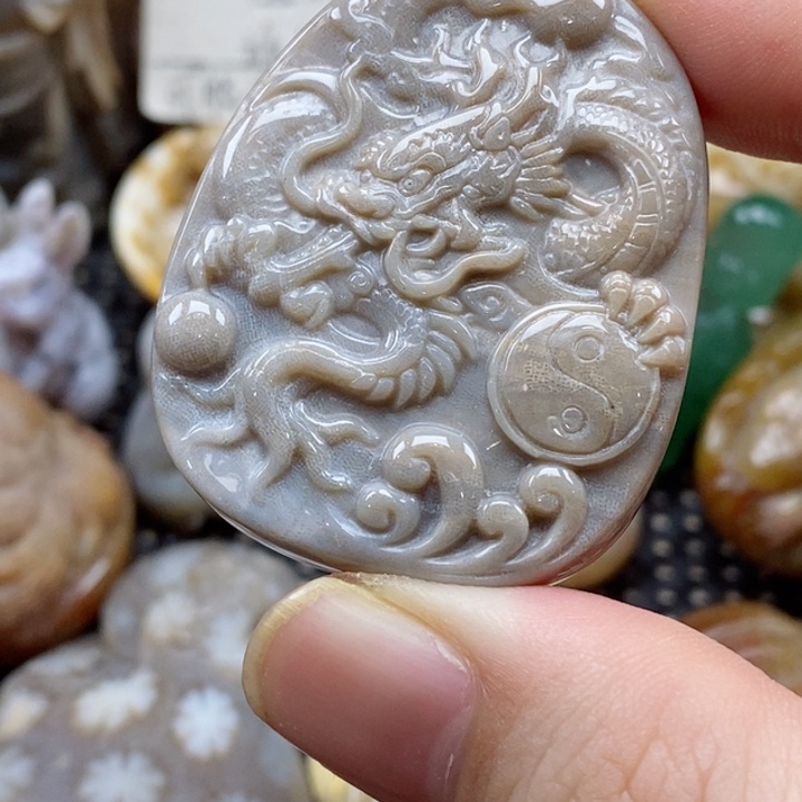 硅化珊瑚（珊瑚玉）颈饰未镶嵌