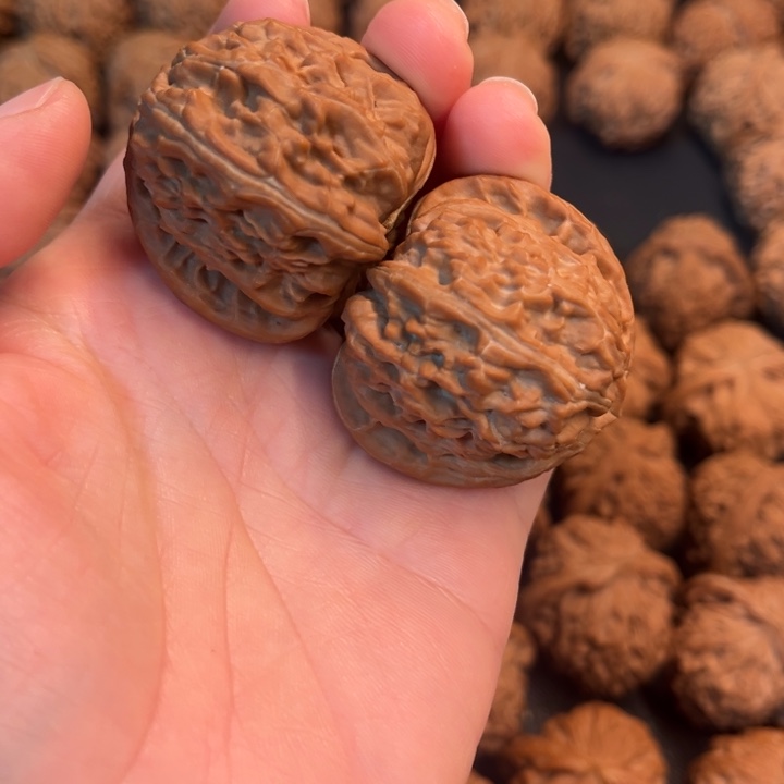 大***鸥文玩核桃吊坠白狮