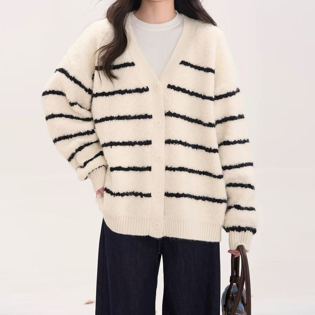 7%羊绒圈圈纱条纹开衫毛衣V领针织衫秋冬时尚针织衫