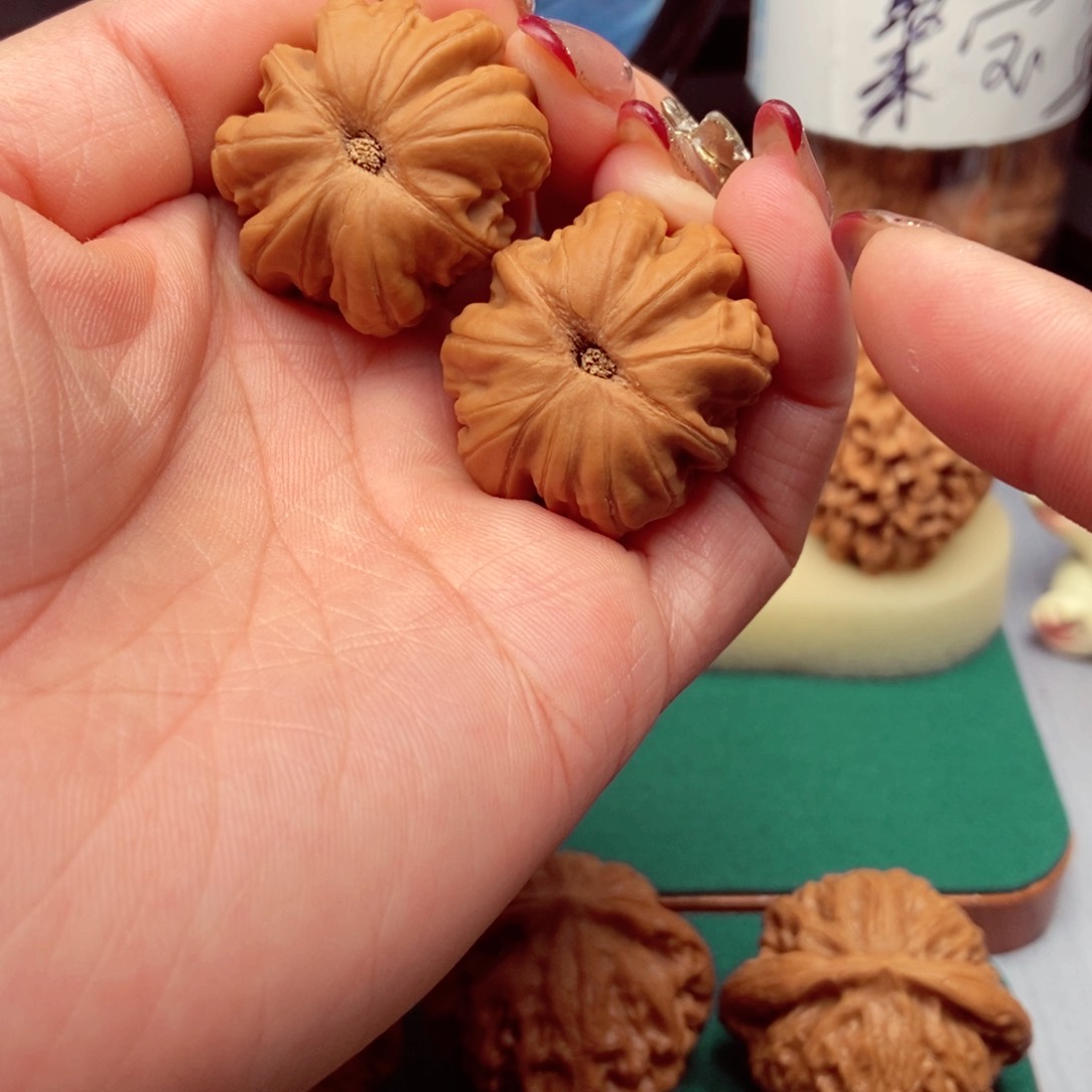 文玩核桃吊坠铭**心粗筋八菱