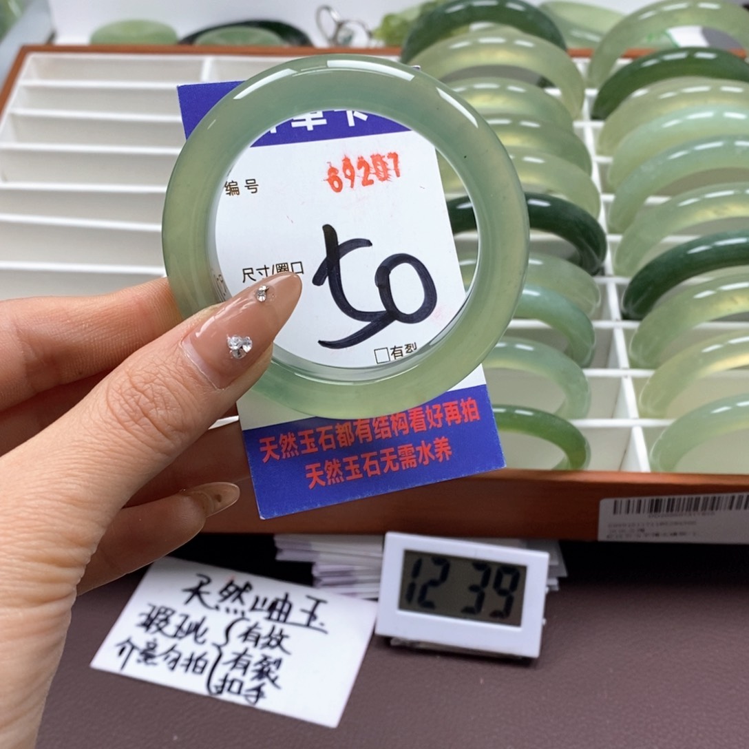 蛇纹石玉手镯未镶嵌