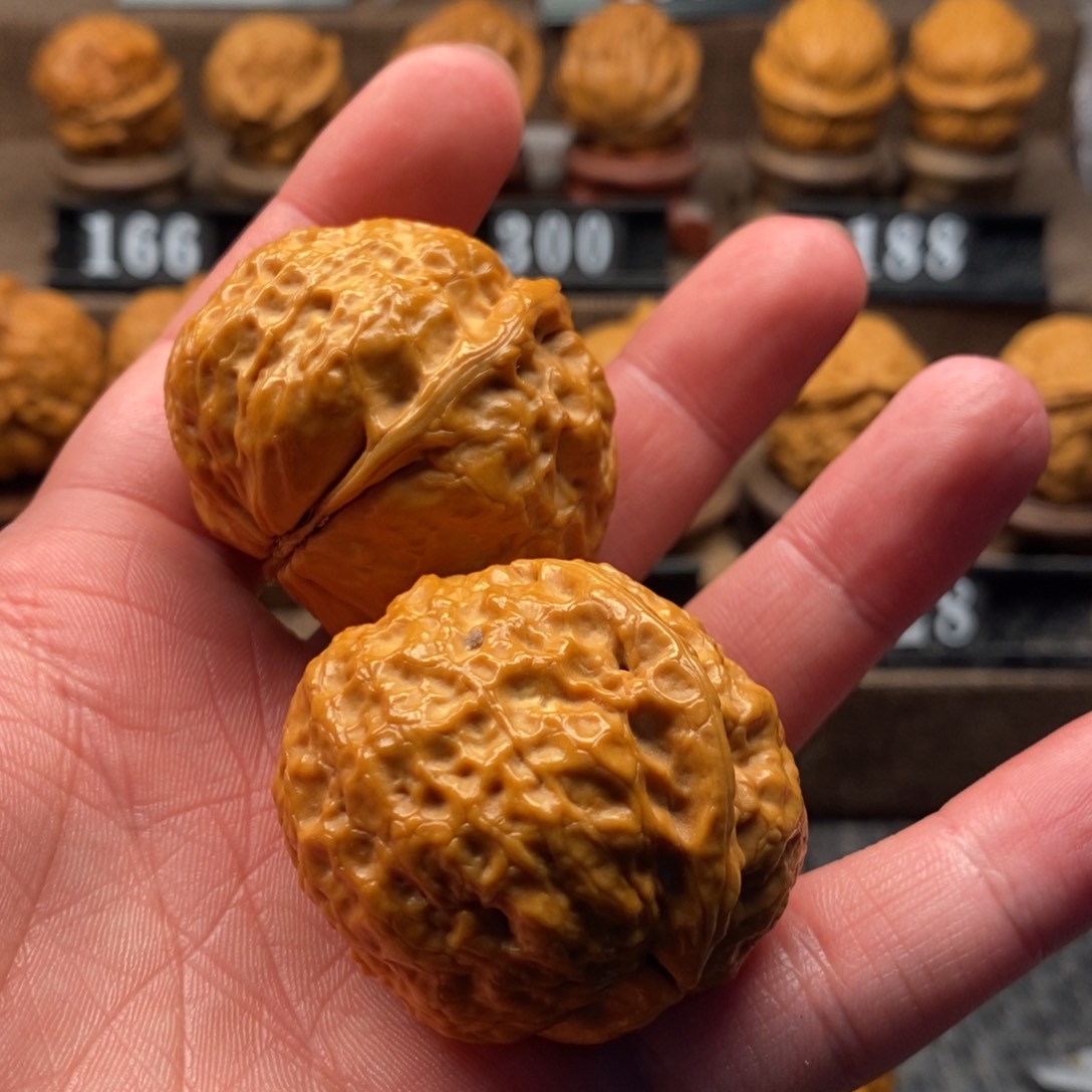 文玩核桃把件略*略铁核桃