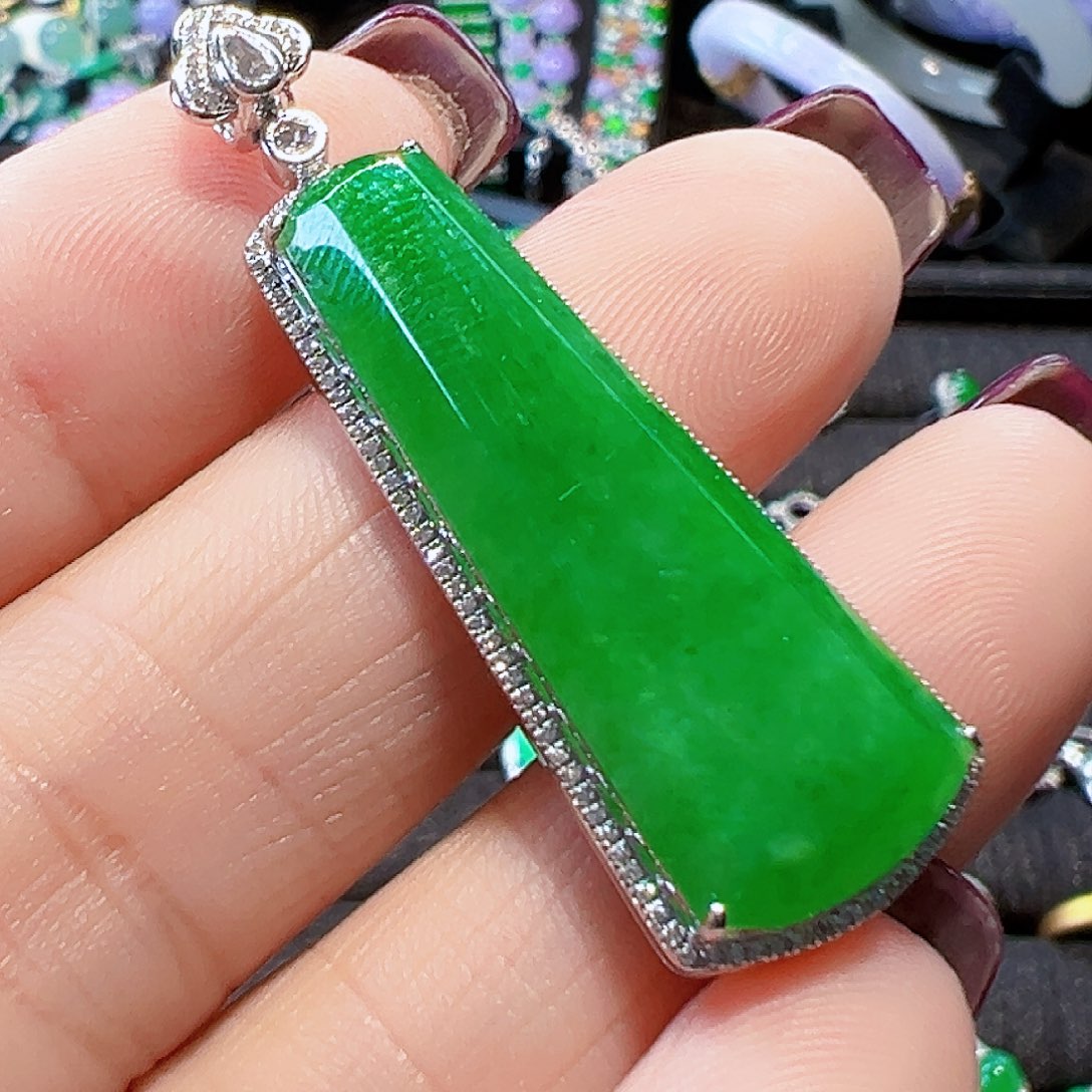 翡翠颈饰18K金镶嵌签收后24小时鉴赏期