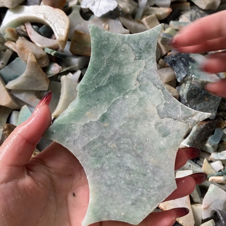 翡翠颈饰未镶嵌天然翡翠