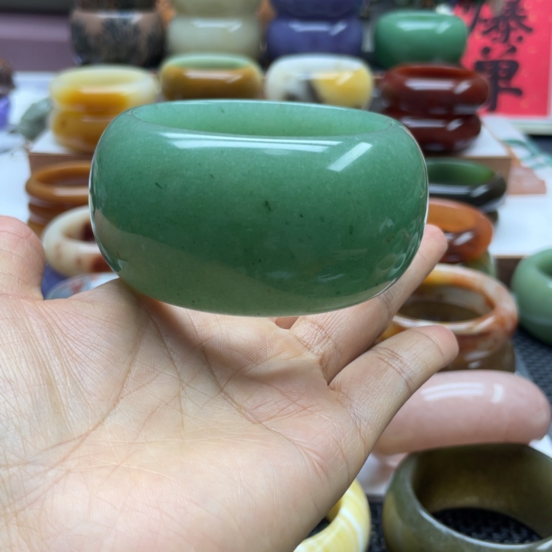 解***花石英岩玉未镶嵌手镯