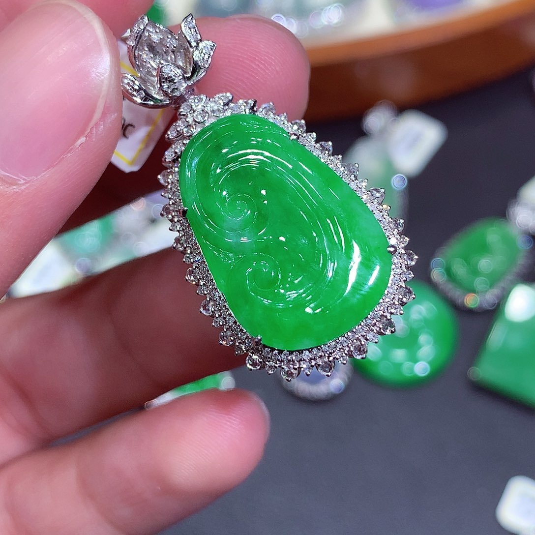 翡翠吊坠(不含链)18K金镶嵌