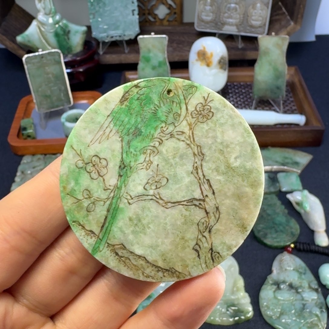 翡翠颈饰未镶嵌翡翠颈饰未镶嵌..