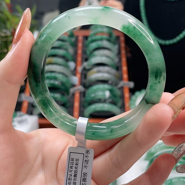 石英质玉手镯未镶嵌天然A货非洲翠手镯