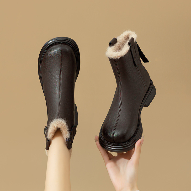 达芙妮｜【加绒保暖】百搭马丁靴通勤短筒靴子瘦瘦靴女鞋英伦风时