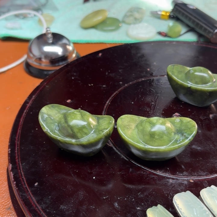 蛇纹石玉原石未镶嵌5