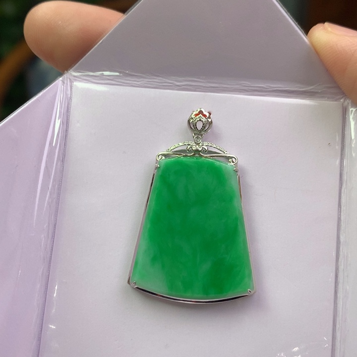 翡翠18K金镶嵌颈饰翡翠翡翠