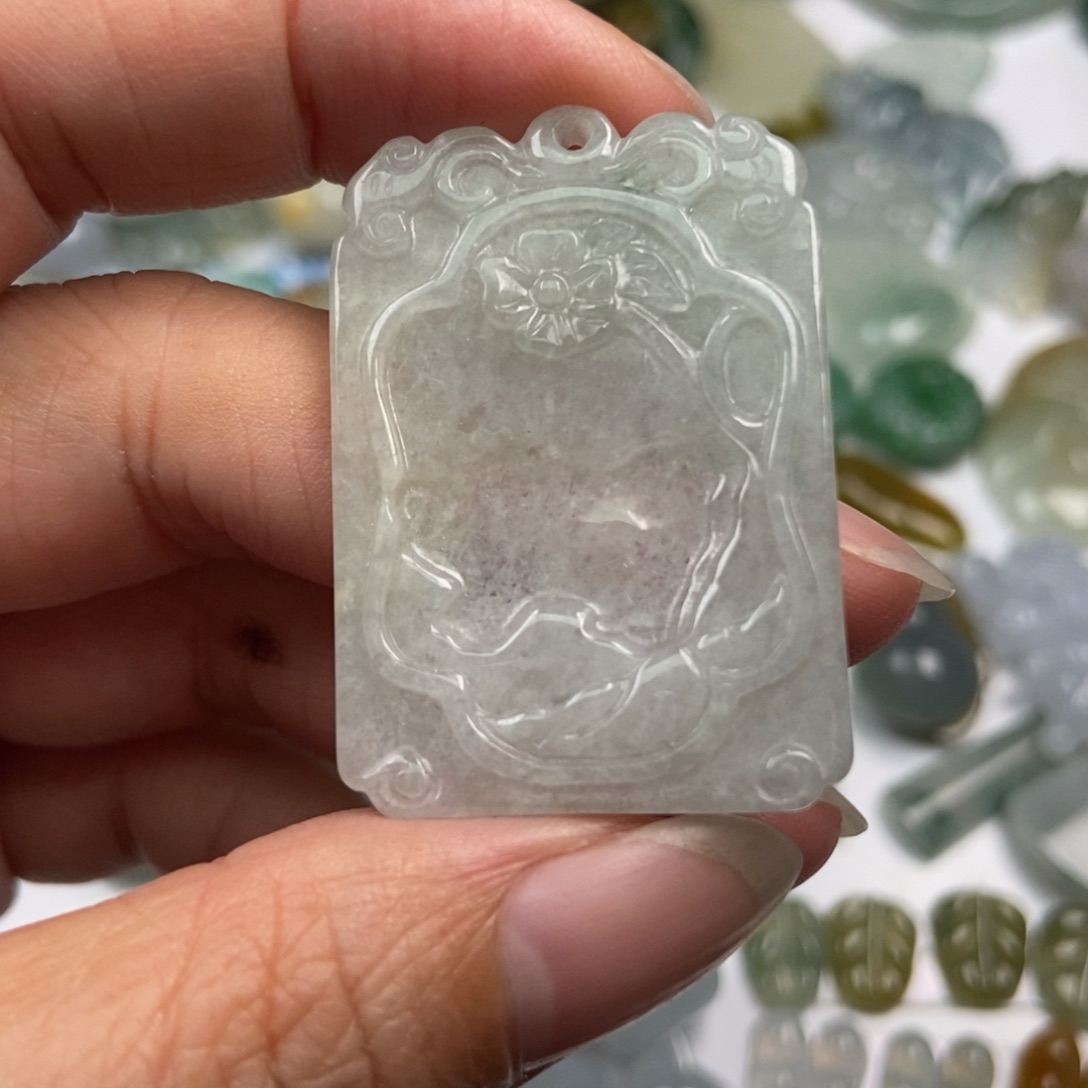 翡翠未镶嵌颈饰翡翠
