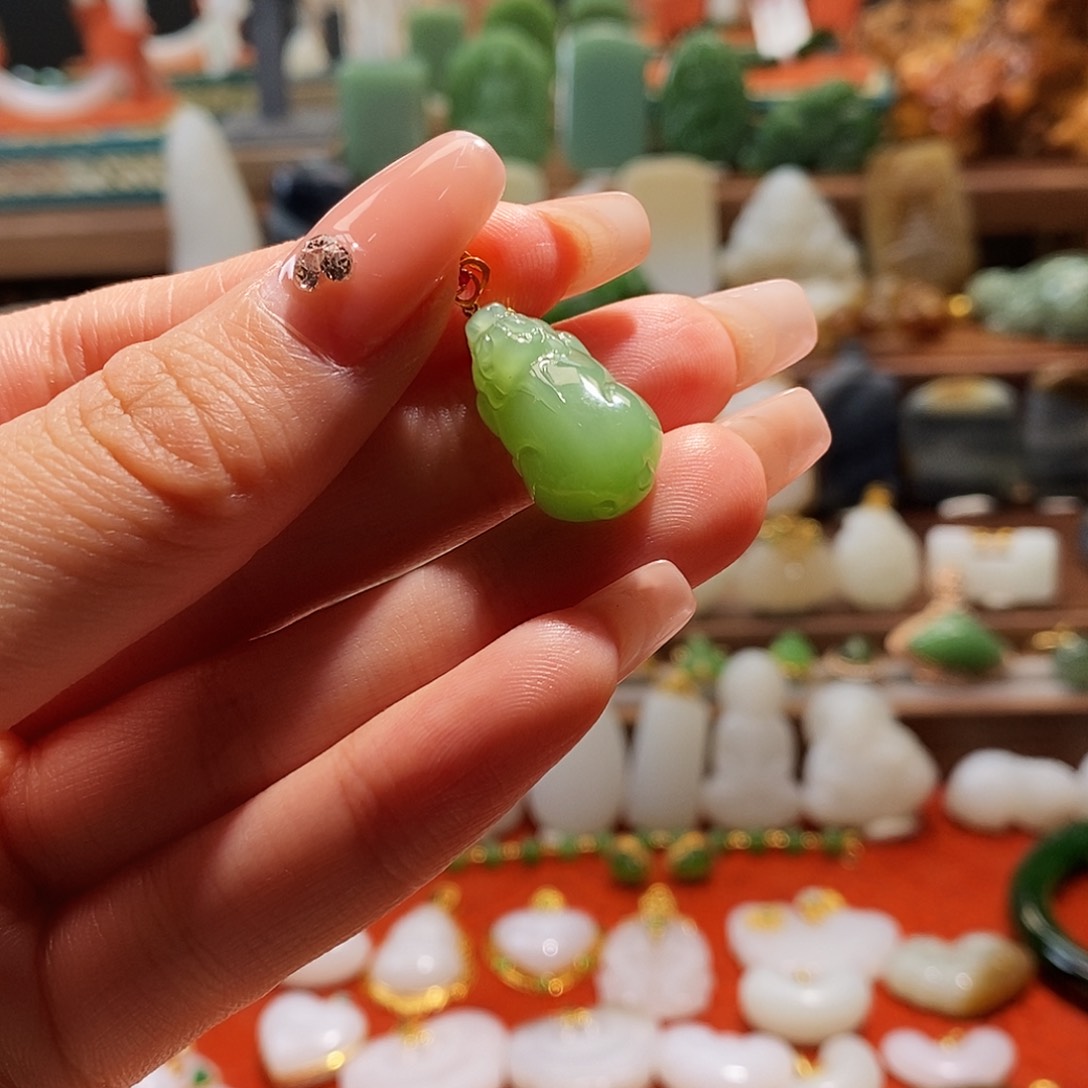 和田玉吊坠(不含链)18K金镶嵌