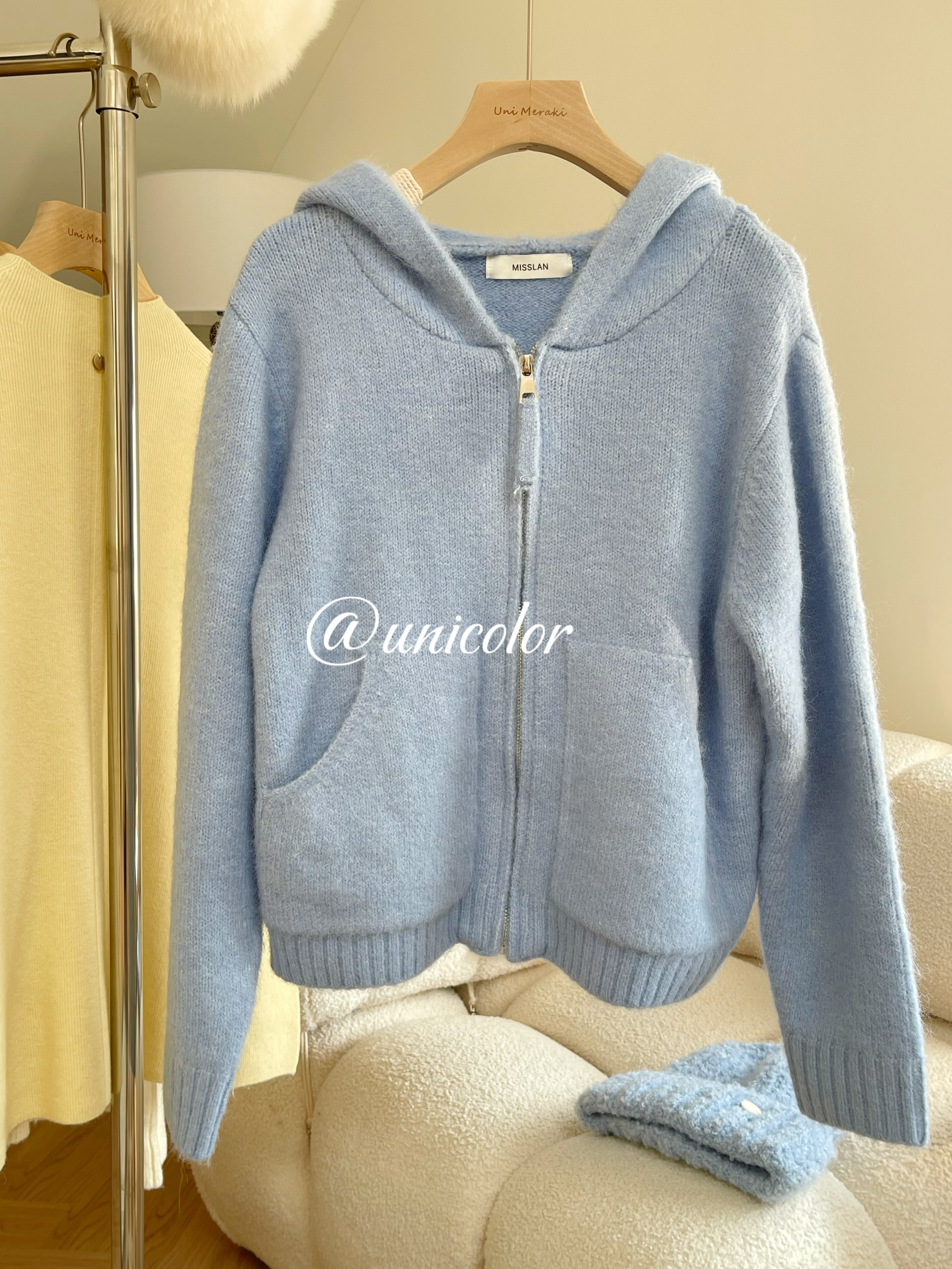 天空蓝戴帽针织拉链外套