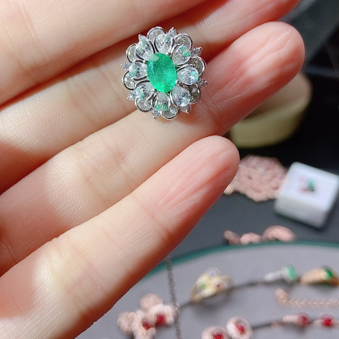 祖母绿颈饰银S925镶嵌