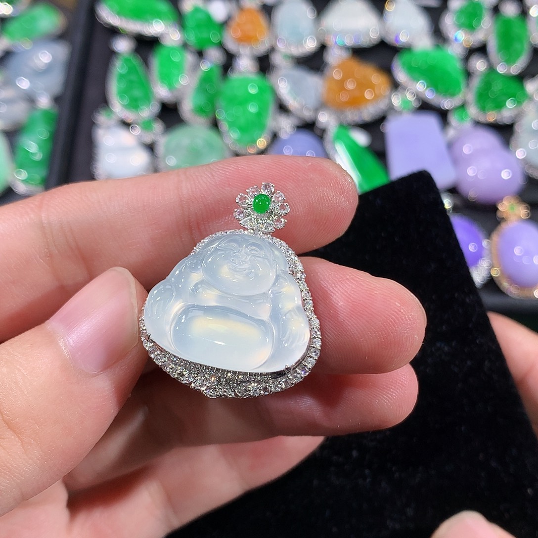 翡翠18K金镶嵌颈饰