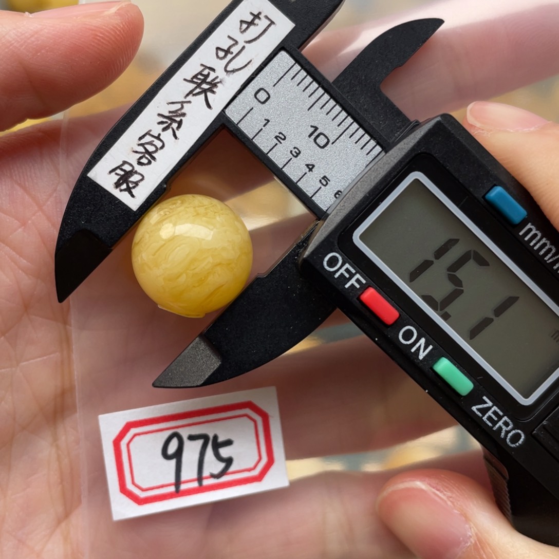 蜜蜡裸石未镶嵌?**?蜜蜡