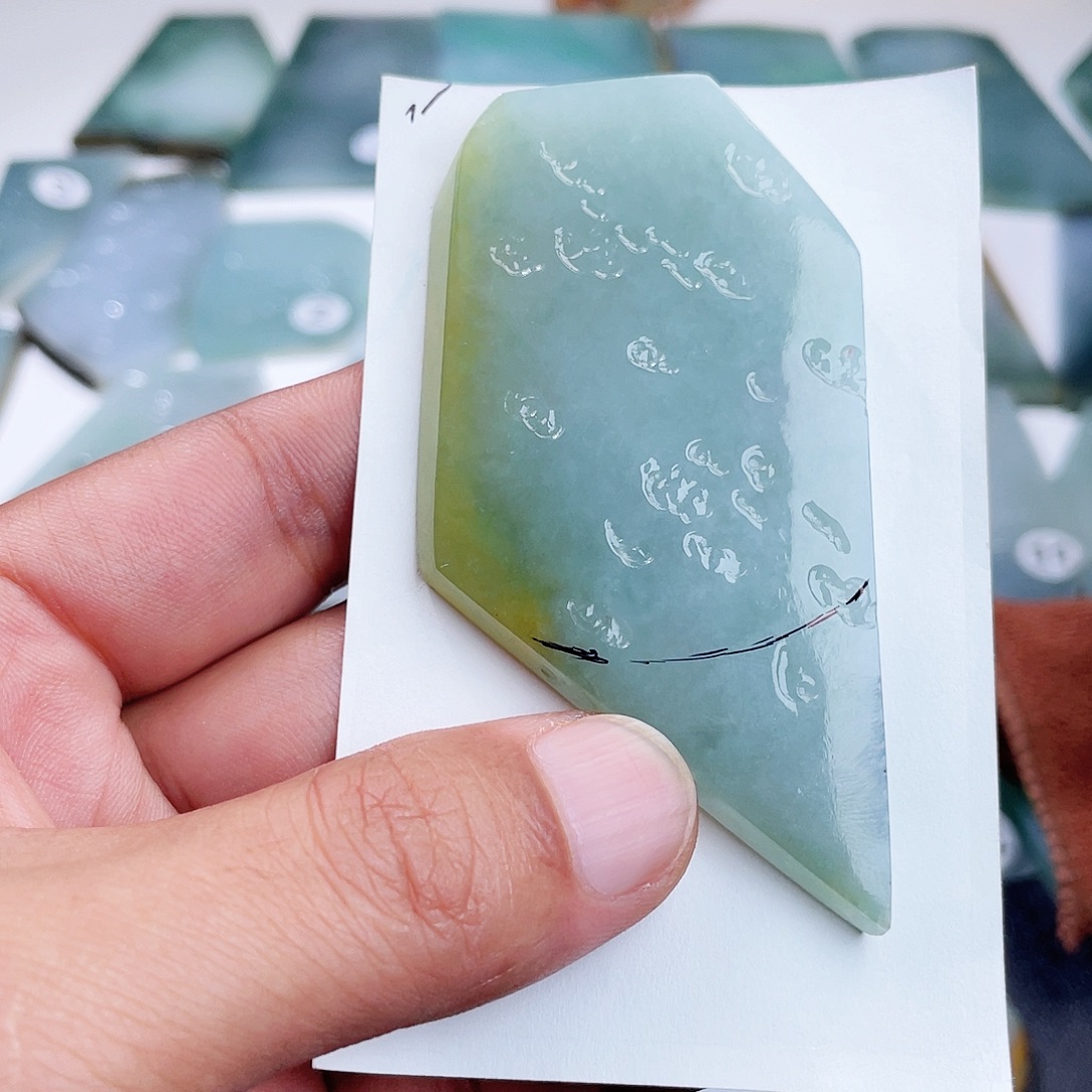 定制翡翠未镶嵌翡翠挂件