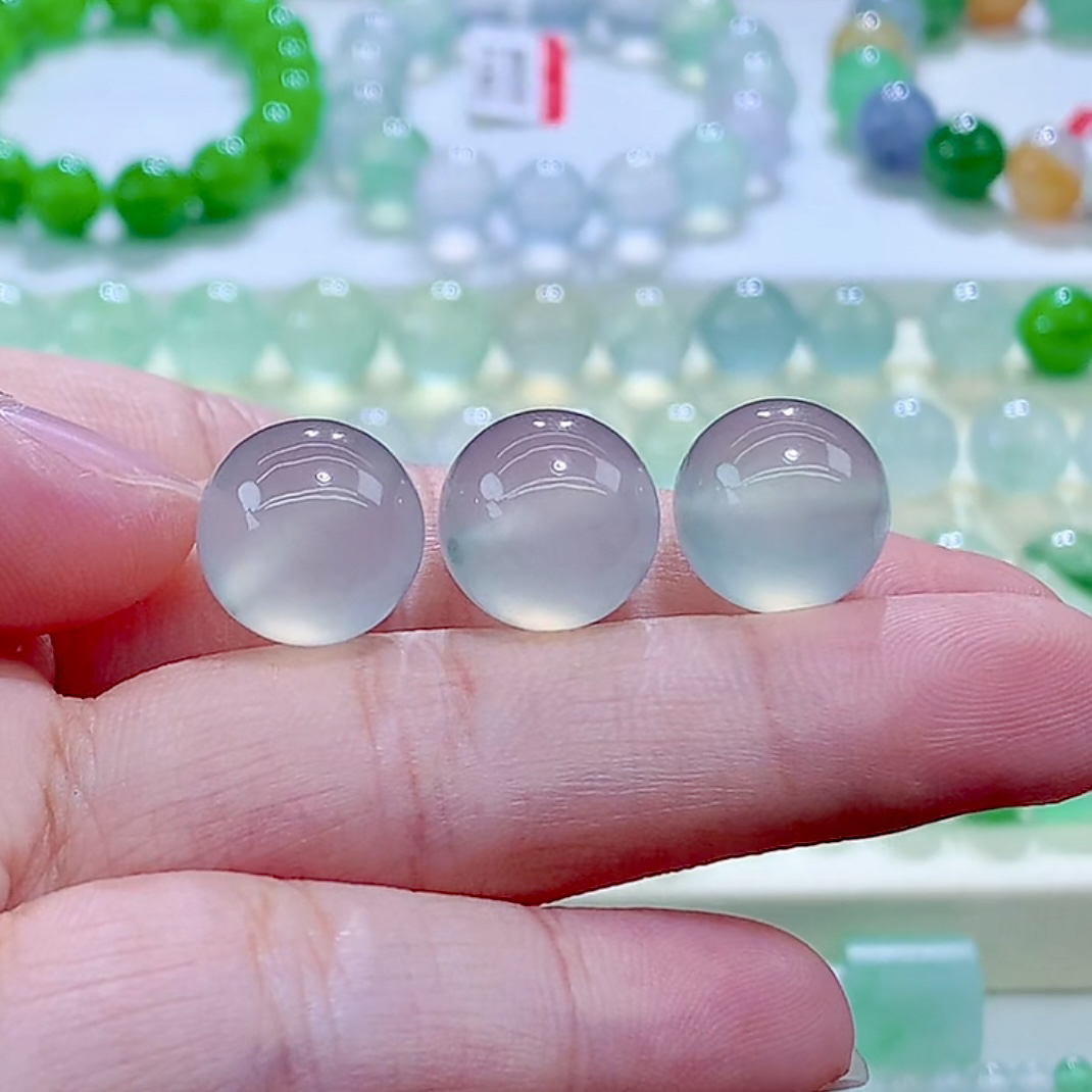 玻璃种晴水色起冰胶裸珠卡13.6拍下发其中一颗（可打包价另算）