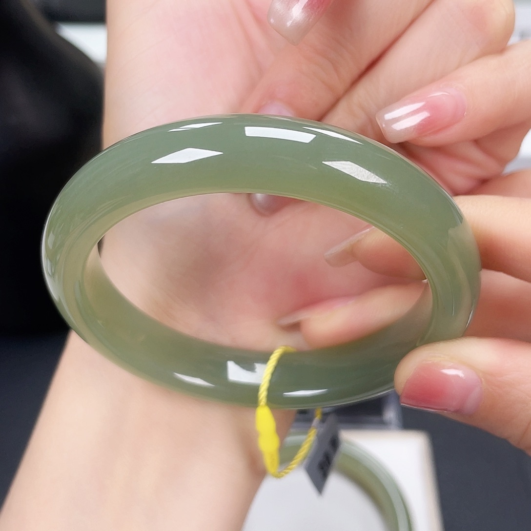 和田玉手镯58未镶嵌?*