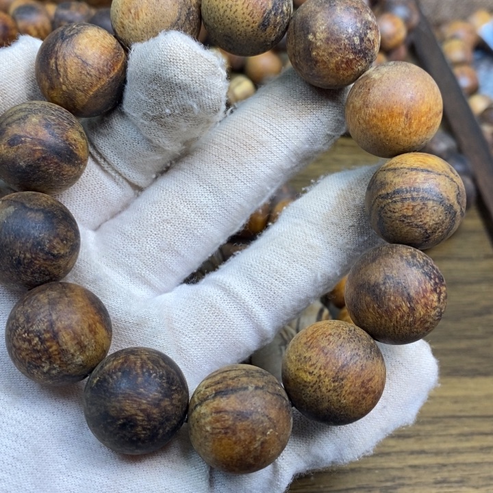 贡木手串/手链1.8绿油瘤疤龙