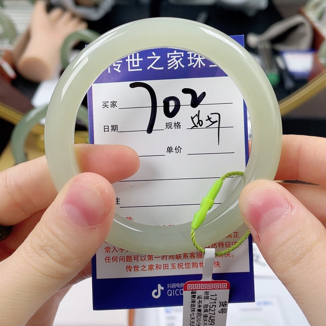 和田玉手镯未镶嵌