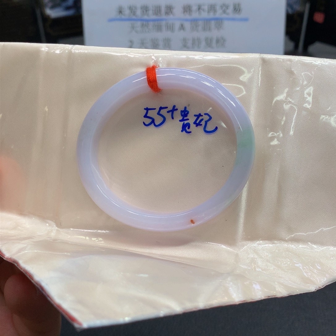 翡翠手镯未镶嵌翡翠手镯