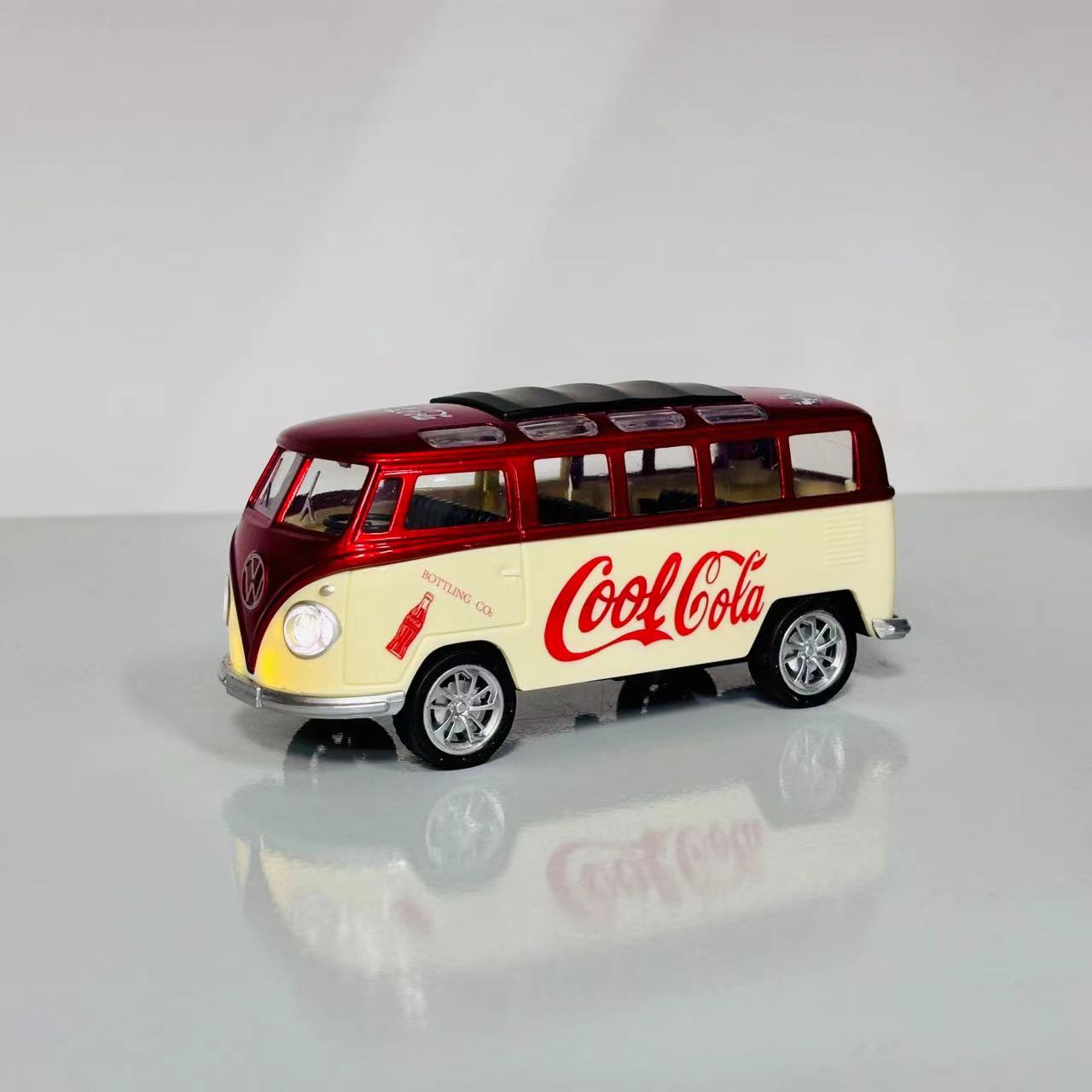 合金声光可可中巴两开门回力车