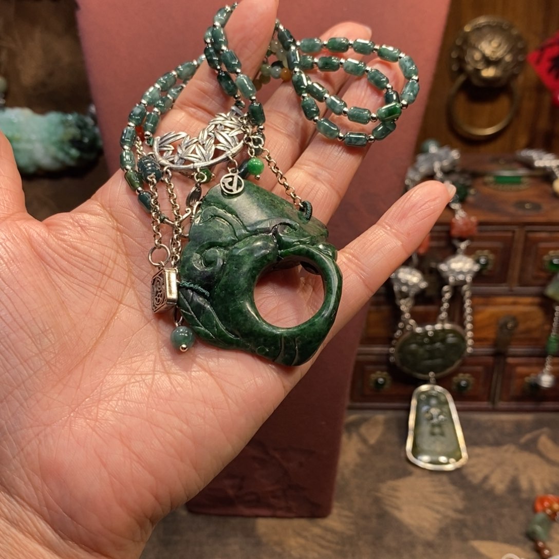 翡翠吊坠(赠链)未镶嵌