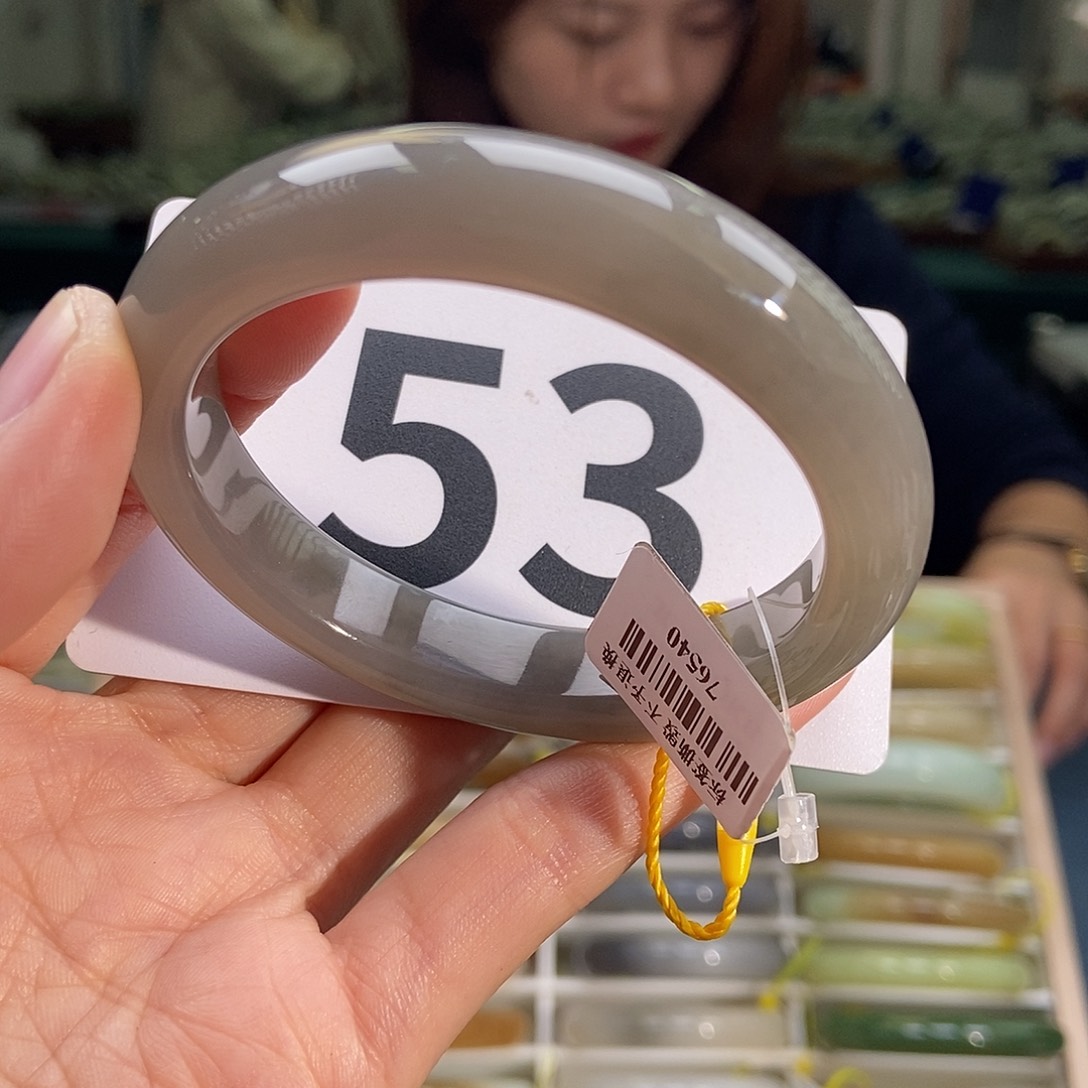 和田玉手镯未镶嵌纹