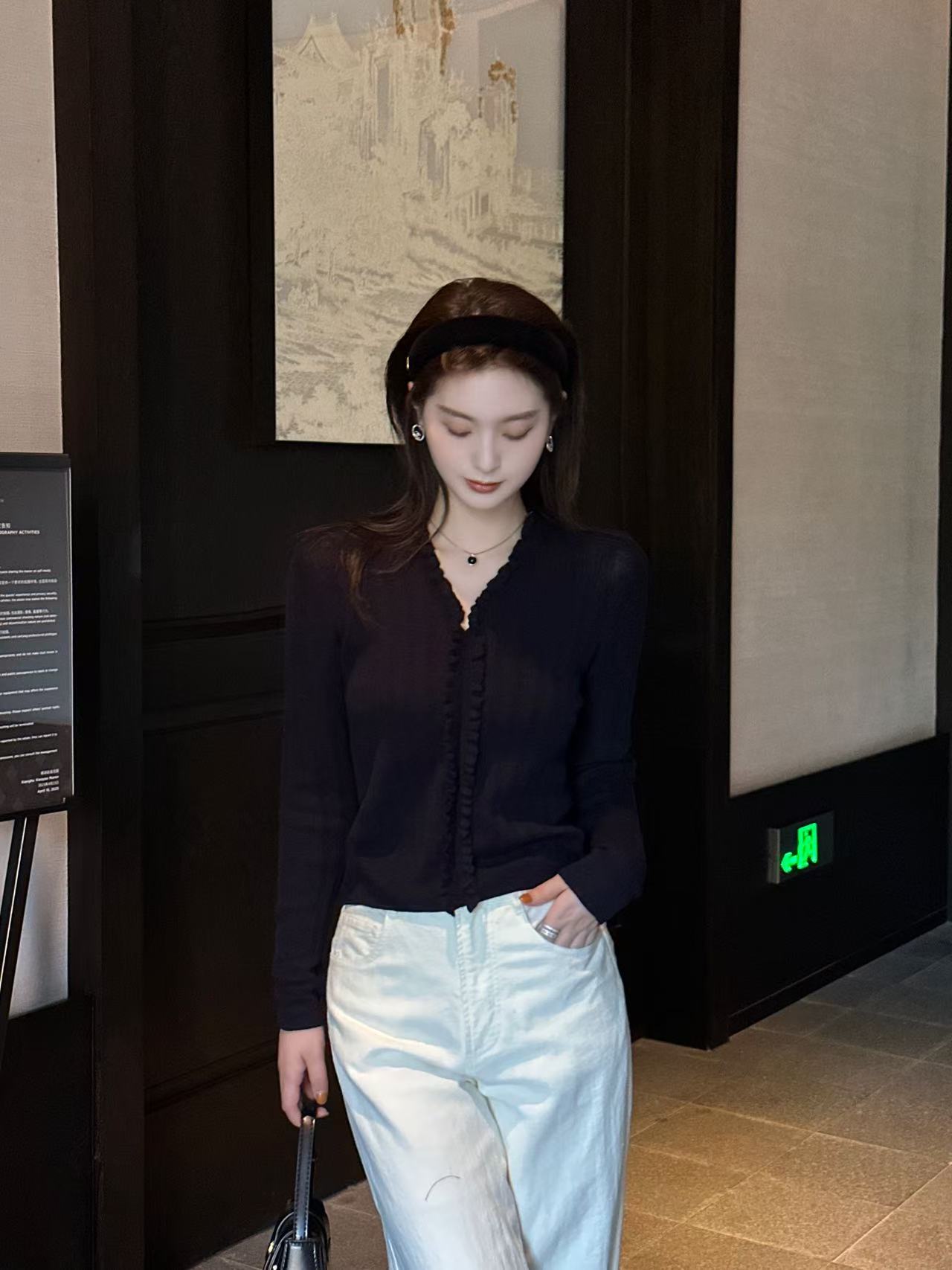T613184F春季不褪色轻职风薄款长袖毛针织衫极简风短款常规