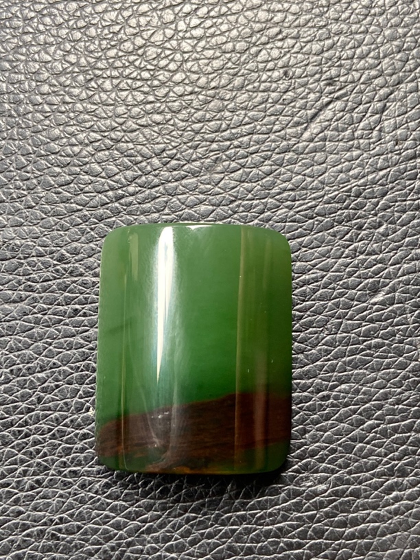 和田玉俄碧红皮白加绿福柱牌