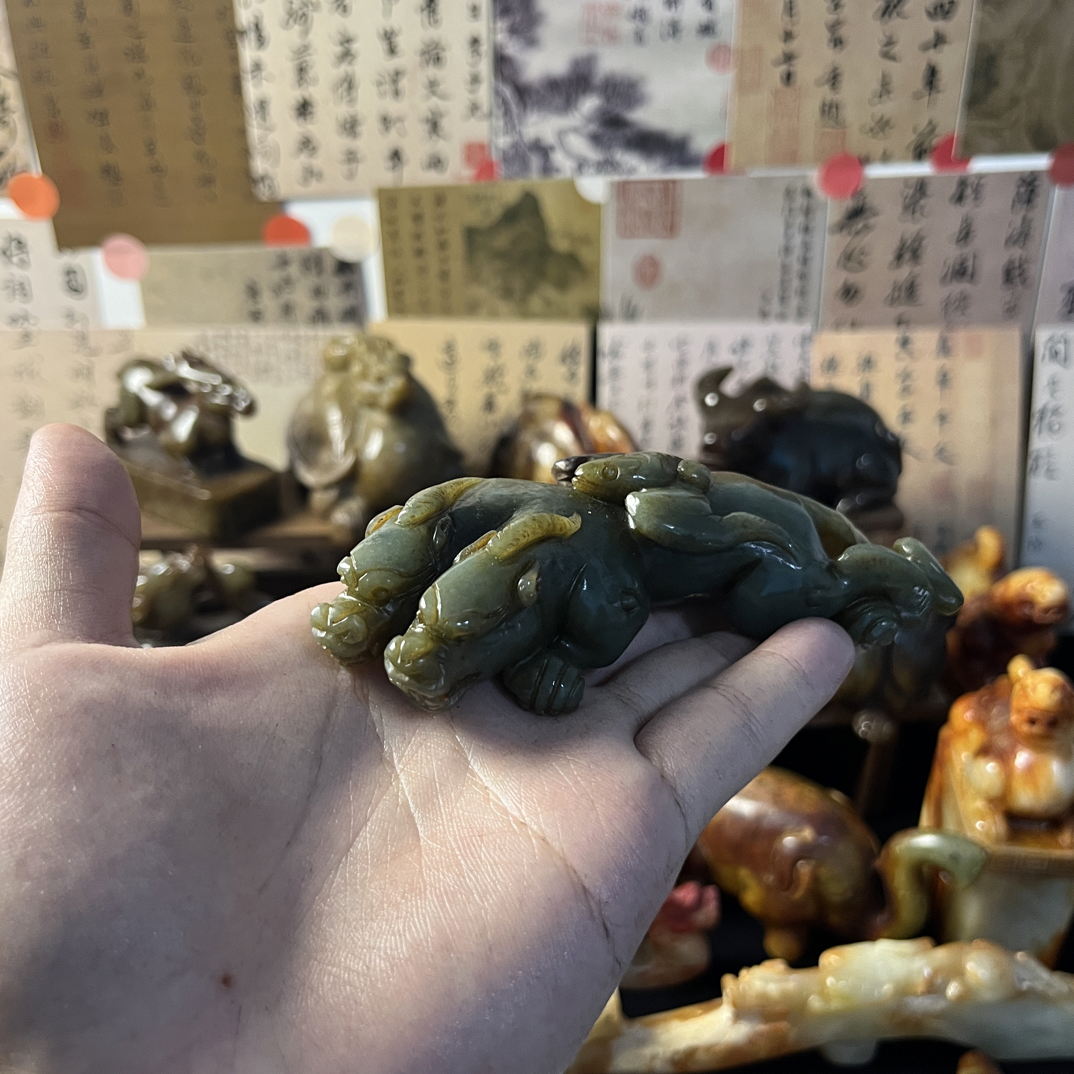 瑞兽把件复古精致手工雕刻